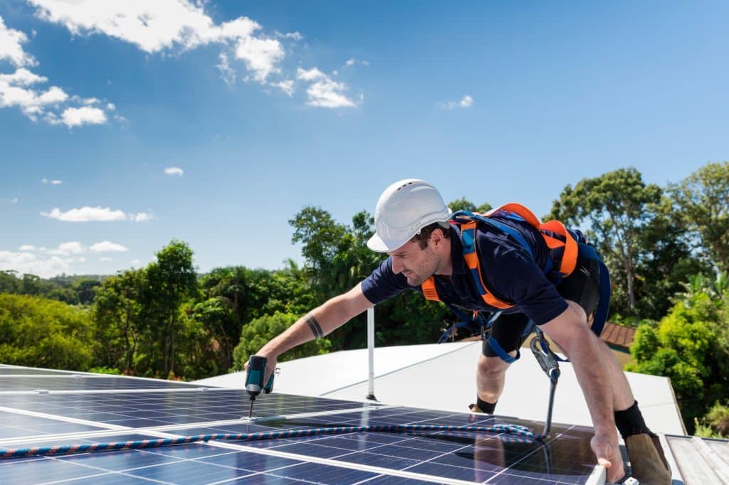 Instalación de paneles solares en Poway, Condado de San Diego CA por San Diego Solar Surfers